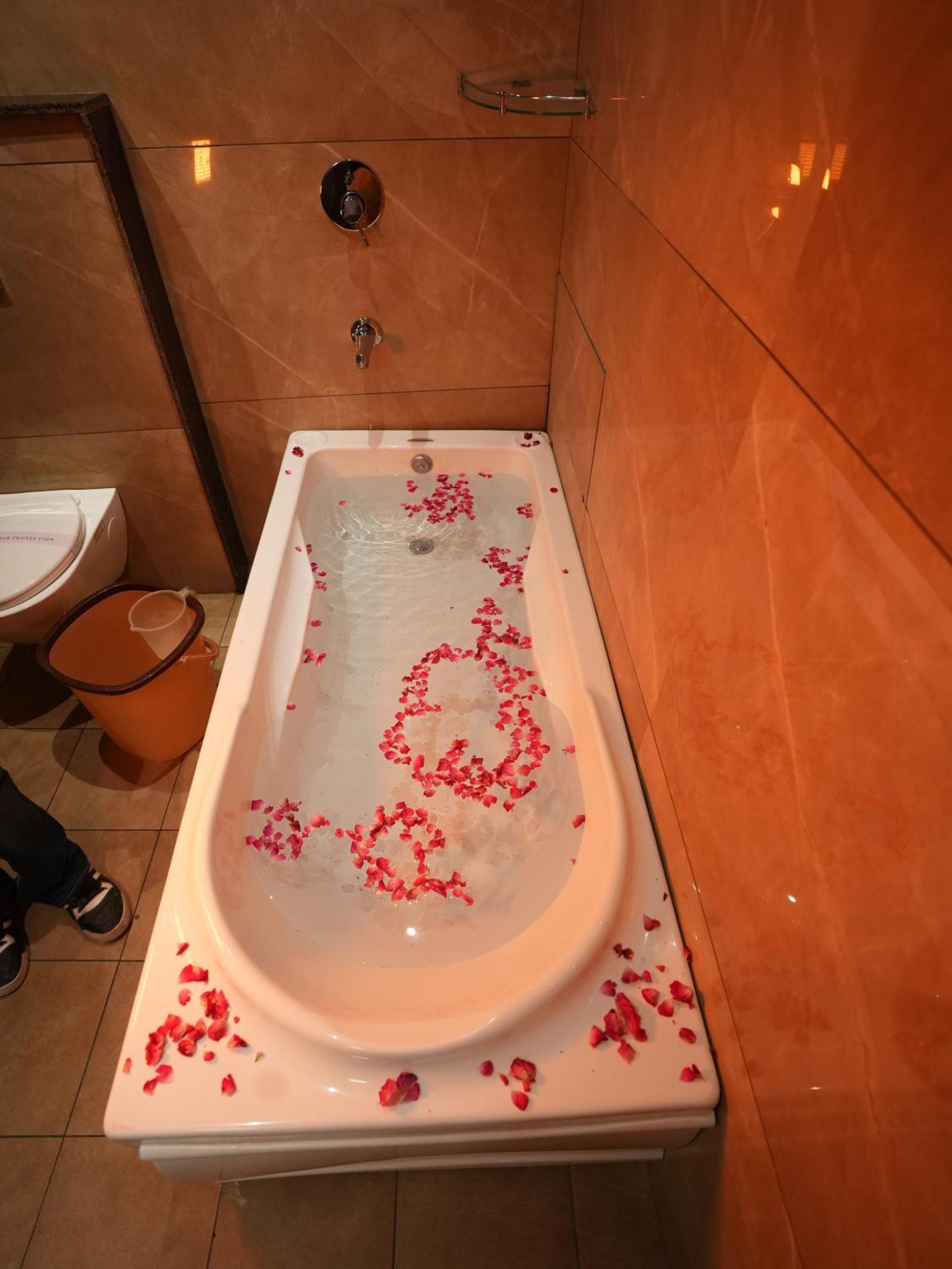 Hotel Pearl Wood Zirakpur Eksteriør billede
